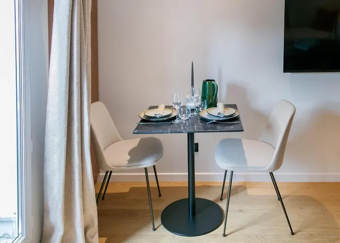 Chic In Pariss 8th Arrondissement With Balcony Apartment