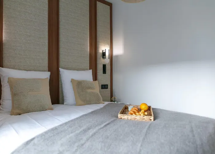 Chic In Pariss 8th Arrondissement With Balcony Apartment