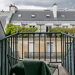 Chic In Pariss 8th Arrondissement With Balcony Appartement Parijs