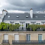 Chic In Pariss 8th Arrondissement With Balcony Parijs