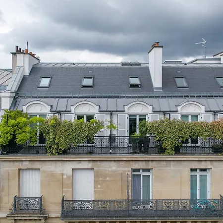 Chic In Pariss 8th Arrondissement With Balcony 파리