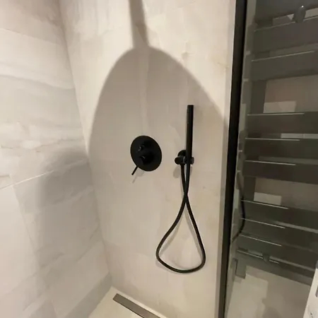아파트 Chic In Pariss 8th Arrondissement With Balcony 파리