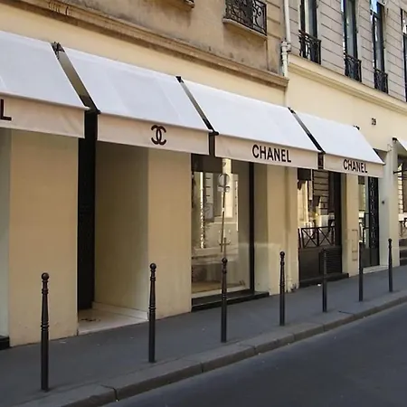 Chic In Pariss 8th Arrondissement With Balcony