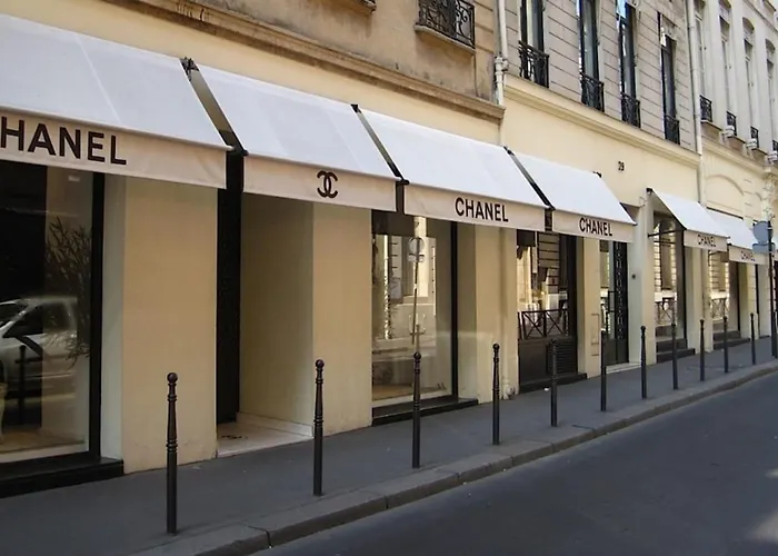 Chic In Pariss 8th Arrondissement With Balcony
