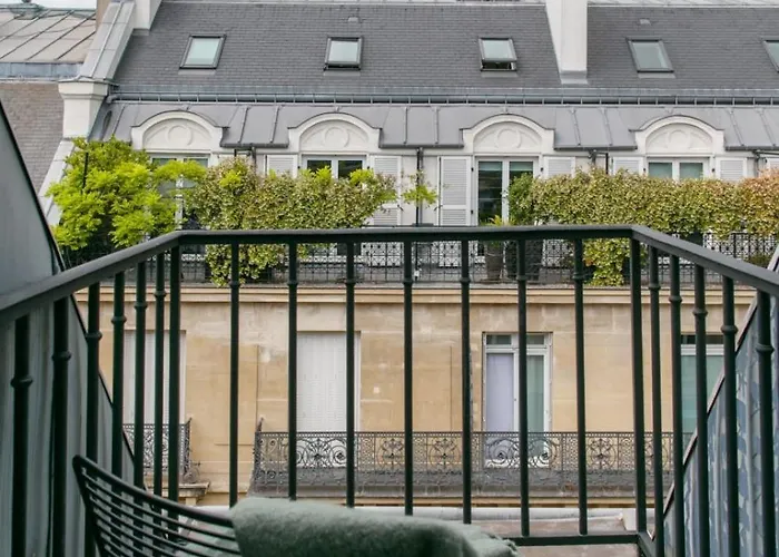 Chic In Pariss 8th Arrondissement With Balcony Apartmán Paříž
